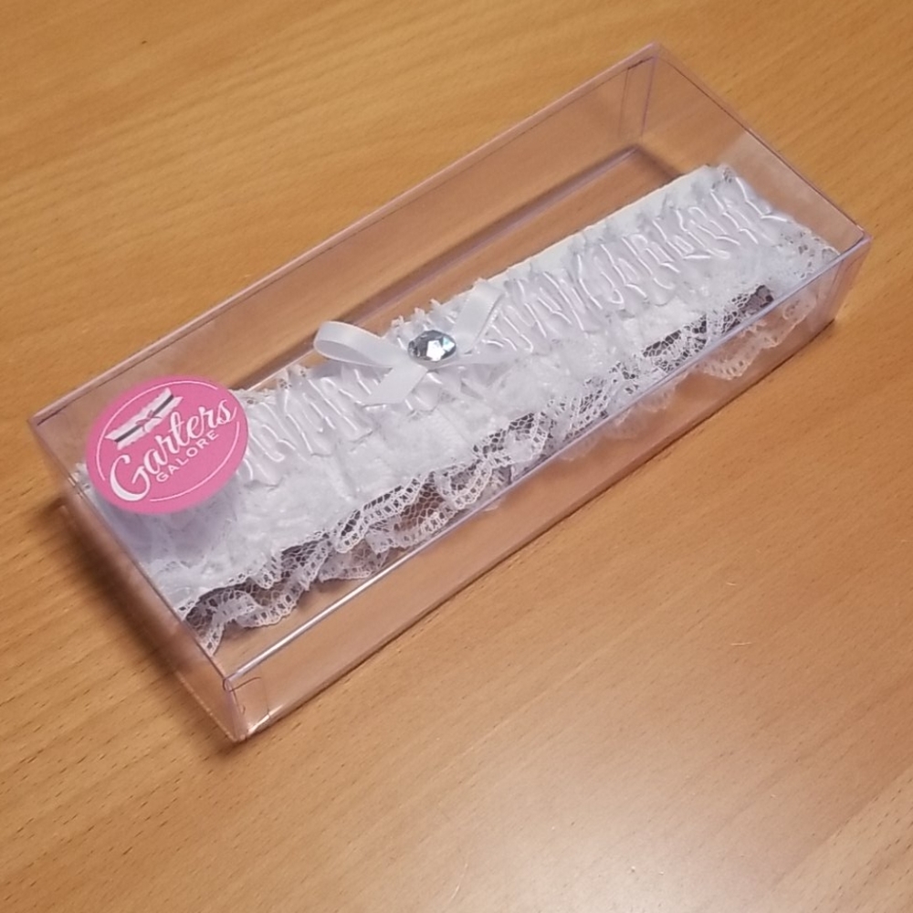 Garter in white